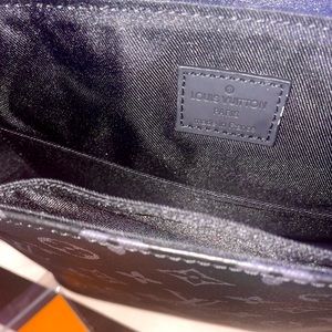 Luis Vuitton Shoulder Bag